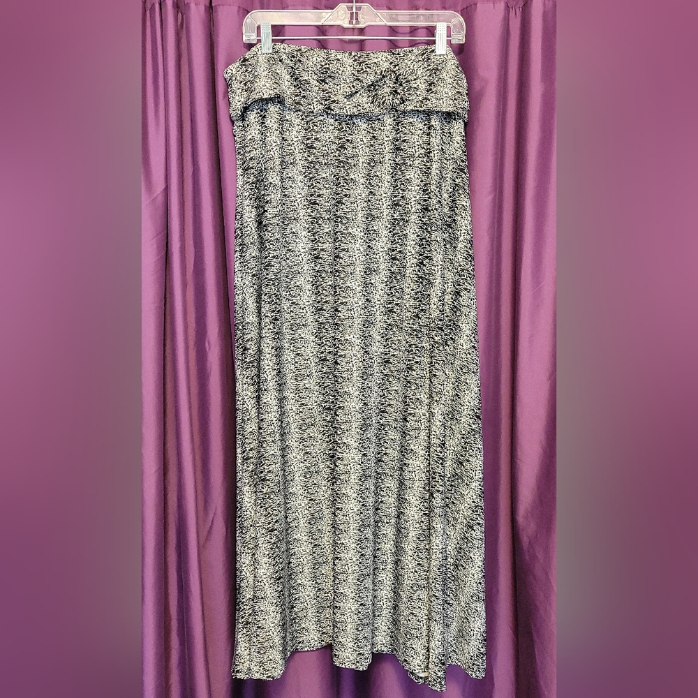 Black and White Skirt Size 2X